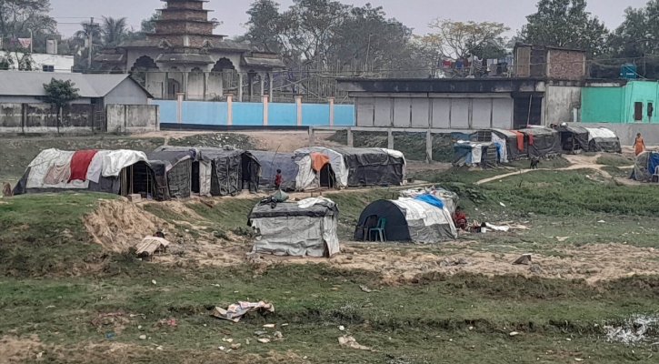 জমি কিনেও ‘ঠিকানাহীন’ ৮০ বেদে পরিবার
  